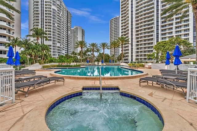 21050 Point Pl 302, Aventura, FL 33180