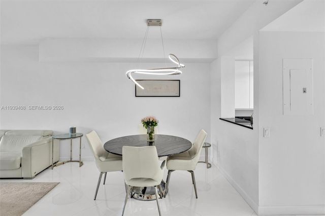 21050 Point Pl 302, Aventura, FL 33180