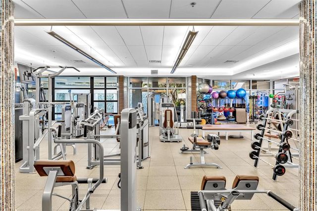 21050 Point Pl 302, Aventura, FL 33180