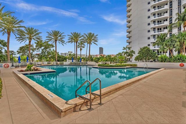 21050 Point Pl 302, Aventura, FL 33180