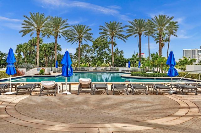 21050 Point Pl 302, Aventura, FL 33180