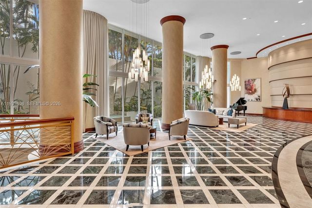 21050 Point Pl 302, Aventura, FL 33180