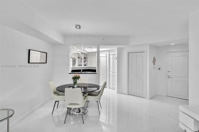 21050 Point Pl 302, Aventura, FL 33180