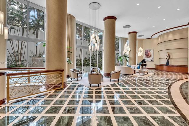 21050 Point Pl 302, Aventura, FL 33180