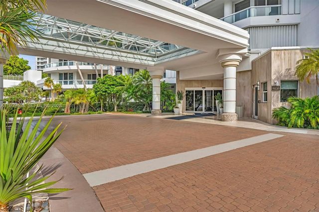 21050 Point Pl 302, Aventura, FL 33180