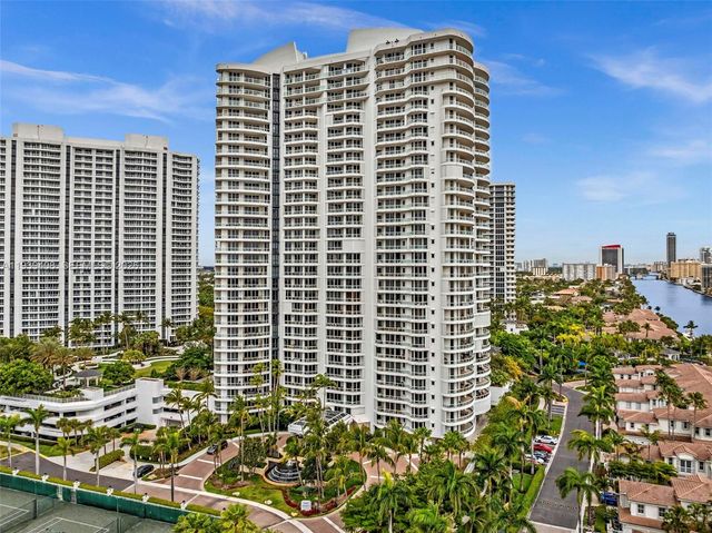 21050 Point Pl 302, Aventura, FL 33180