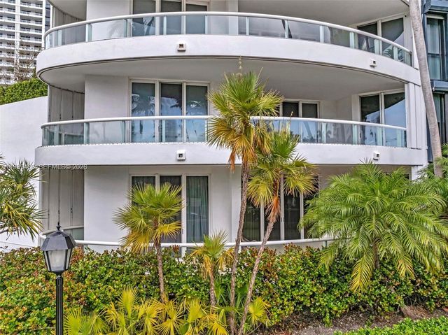 21050 Point Pl 302, Aventura, FL 33180