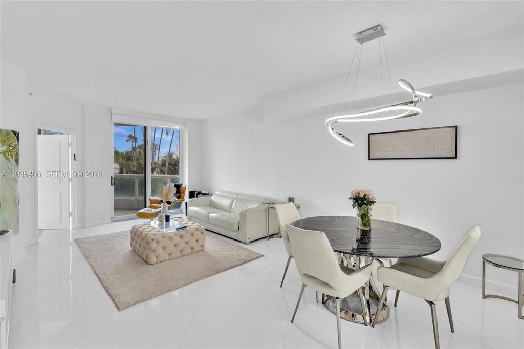 21050 Point Pl 302, Aventura, FL 33180