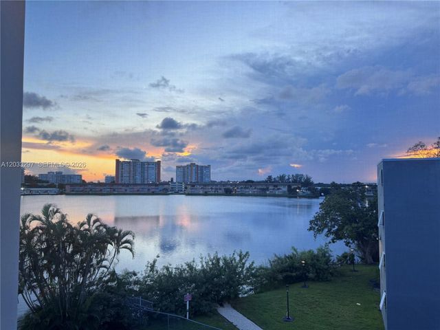 1660 NE 191st St 413-1, Miami, FL 33179