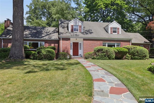 1 S Park Drive, Tenafly, NJ 07670