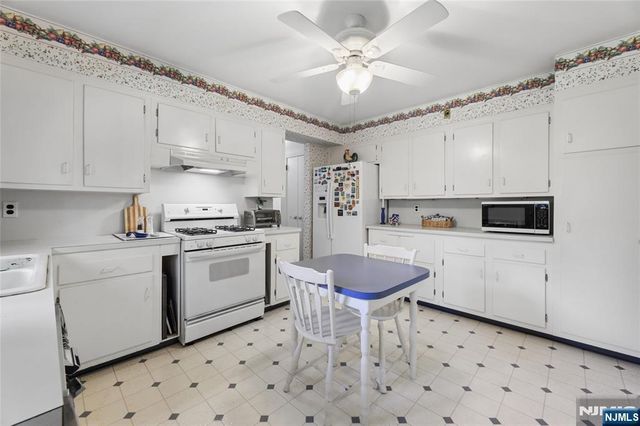 1 S Park Drive, Tenafly, NJ 07670