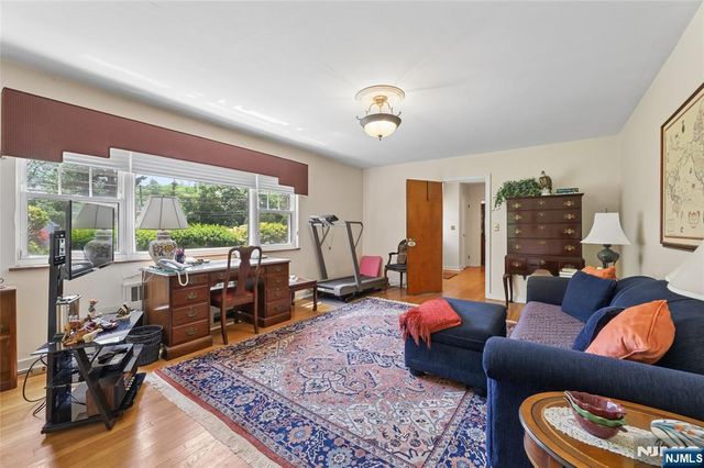 1 S Park Drive, Tenafly, NJ 07670