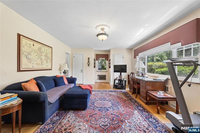 1 S Park Drive, Tenafly, NJ 07670