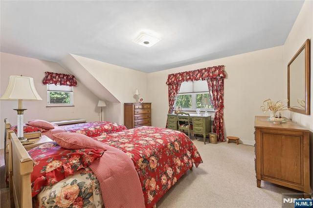 1 S Park Drive, Tenafly, NJ 07670