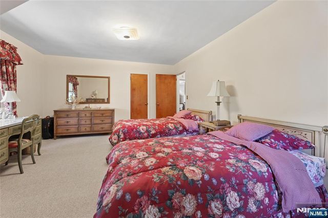 1 S Park Drive, Tenafly, NJ 07670