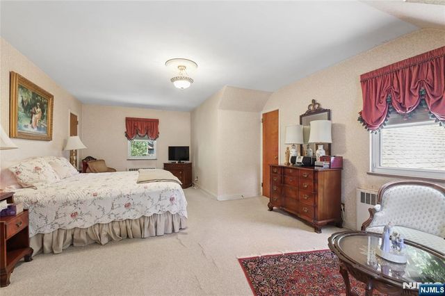 1 S Park Drive, Tenafly, NJ 07670