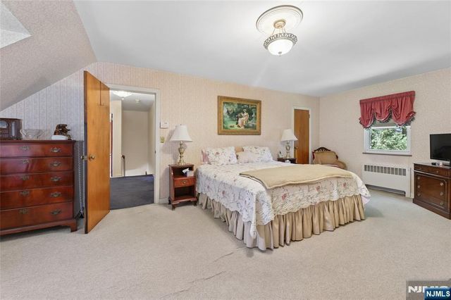 1 S Park Drive, Tenafly, NJ 07670