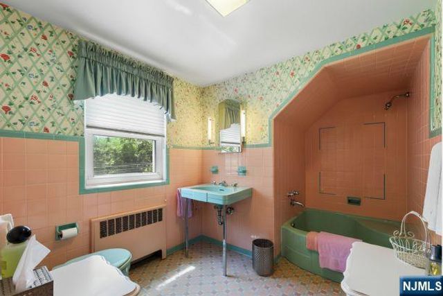 1 S Park Drive, Tenafly, NJ 07670