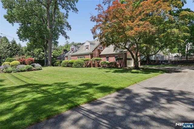 1 S Park Drive, Tenafly, NJ 07670
