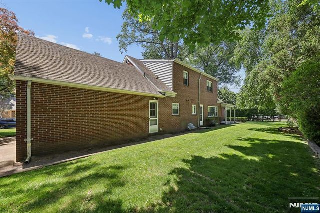 1 S Park Drive, Tenafly, NJ 07670
