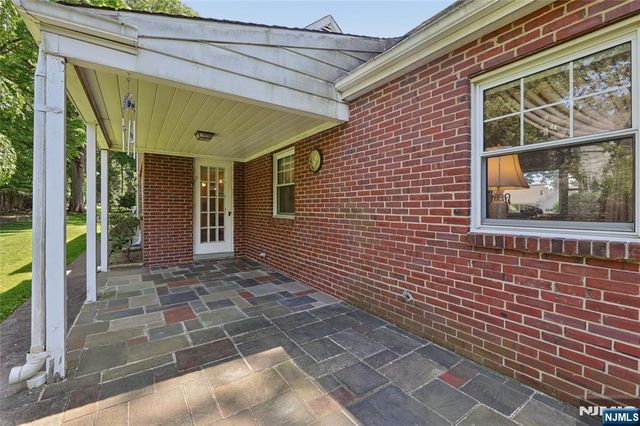 1 S Park Drive, Tenafly, NJ 07670