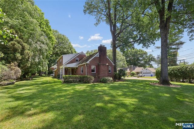 1 S Park Drive, Tenafly, NJ 07670