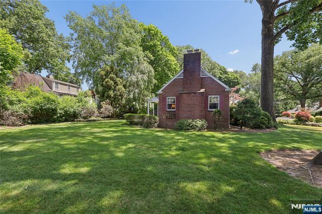 1 S Park Drive, Tenafly, NJ 07670