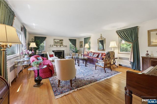 1 S Park Drive, Tenafly, NJ 07670