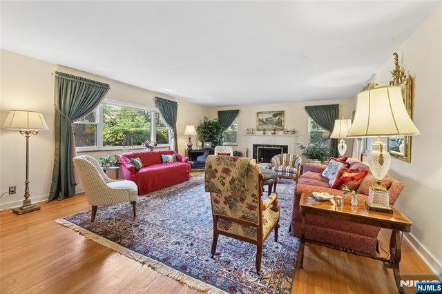 1 S Park Drive, Tenafly, NJ 07670