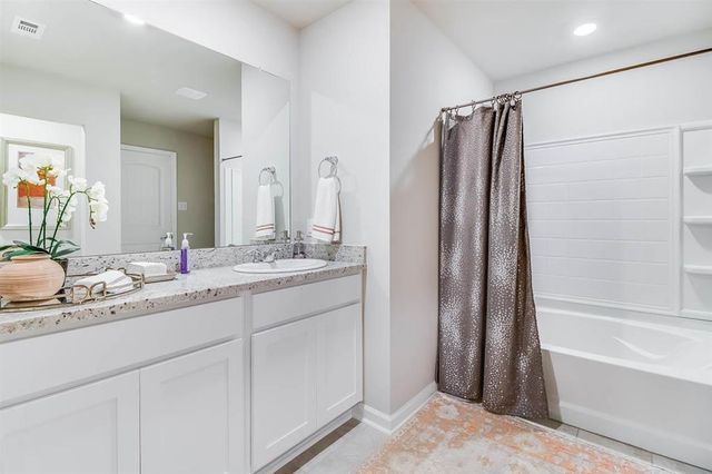2216 Savannah View Drive, Lake Charles, LA 70607