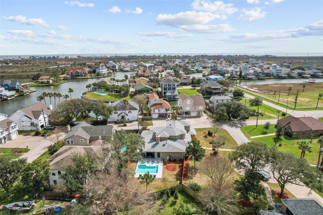 3934 Tres Drive, Galveston, TX 77554