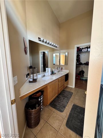 8401 Tiger Woods Avenue, Las Vegas, NV 89128