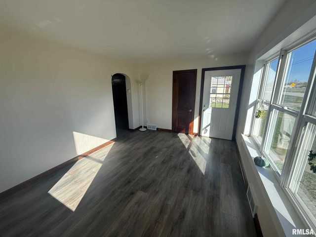 3 Suburban Heights, Milan, IL 61264