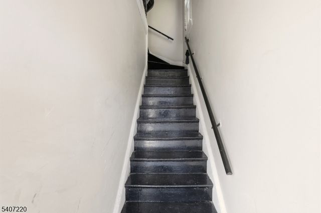 106 Wegman Pkwy, Jersey City, NJ 07305