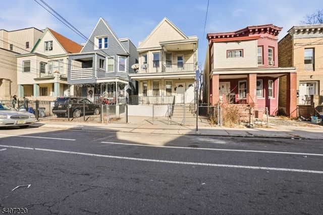 106 Wegman Pkwy, Jersey City, NJ 07305