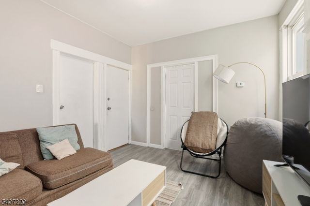 106 Wegman Pkwy, Jersey City, NJ 07305