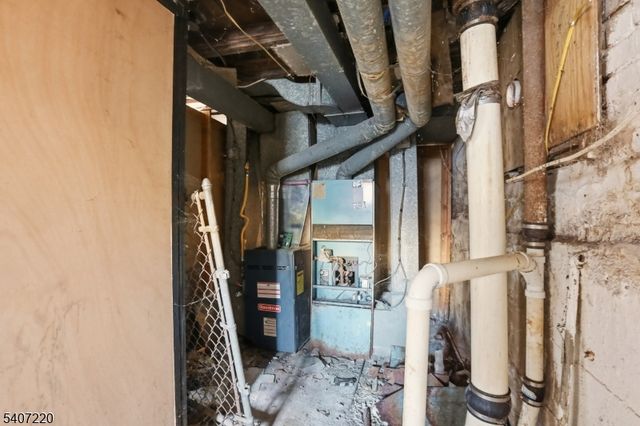 106 Wegman Pkwy, Jersey City, NJ 07305