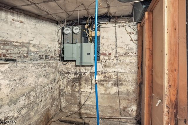 106 Wegman Pkwy, Jersey City, NJ 07305