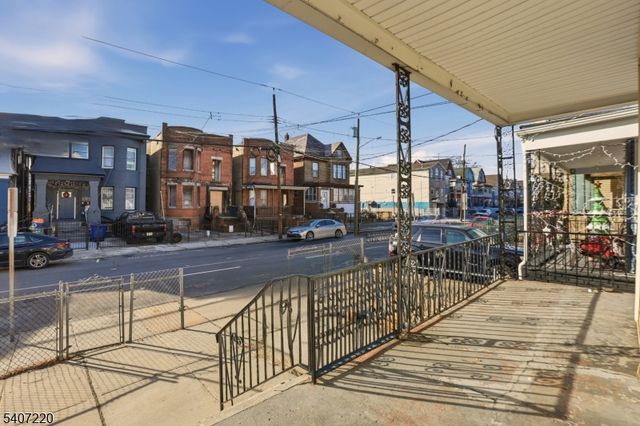 106 Wegman Pkwy, Jersey City, NJ 07305