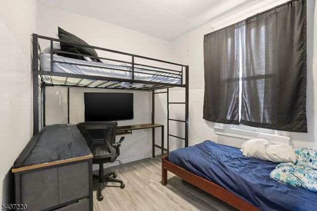 106 Wegman Pkwy, Jersey City, NJ 07305