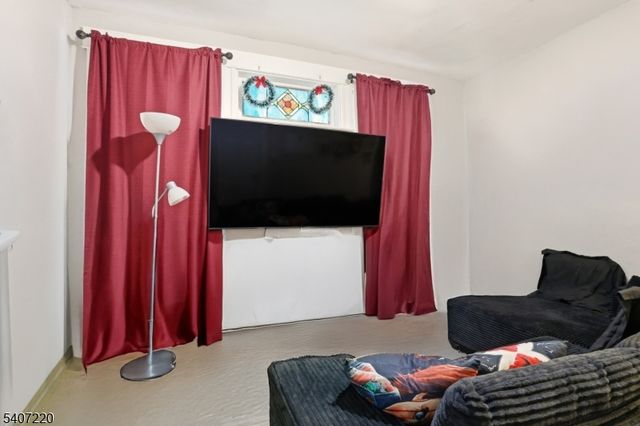 106 Wegman Pkwy, Jersey City, NJ 07305