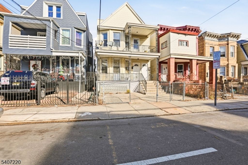 106 Wegman Pkwy, Jersey City, NJ 07305