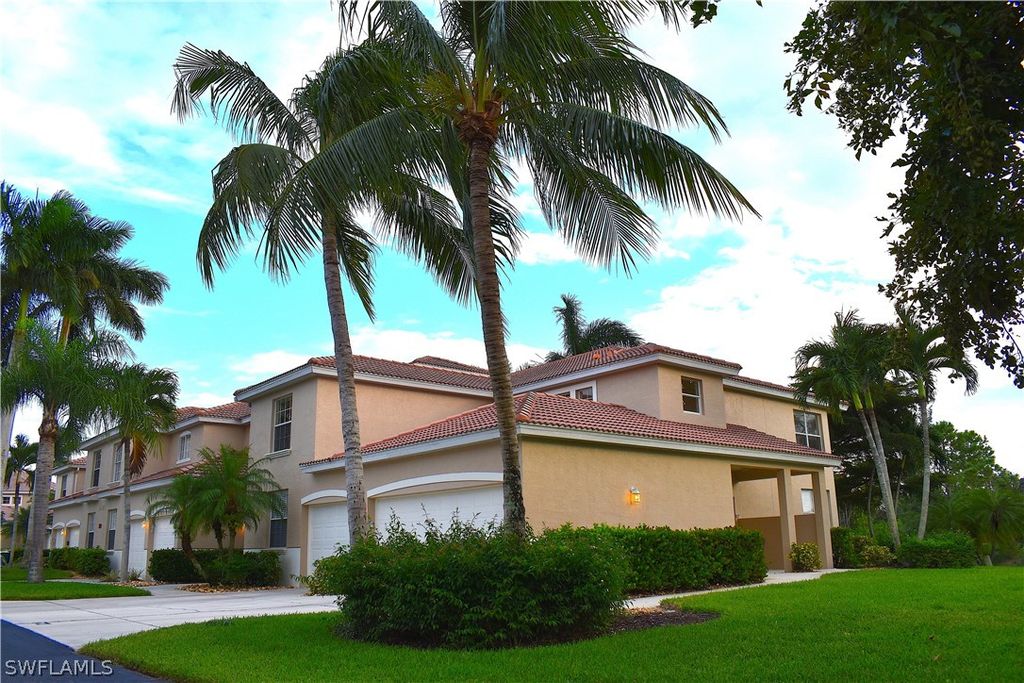 354 Dover PL D-104, Naples, FL 34104