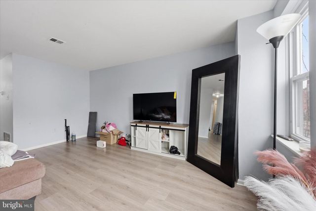 2933 W DIAMOND ST, Philadelphia, PA 19121