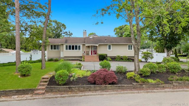 93 Midwood Avenue, Nesconset, NY 11767