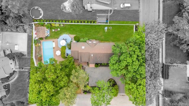 93 Midwood Avenue, Nesconset, NY 11767