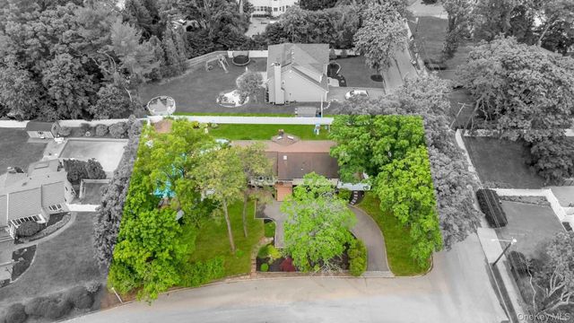 93 Midwood Avenue, Nesconset, NY 11767