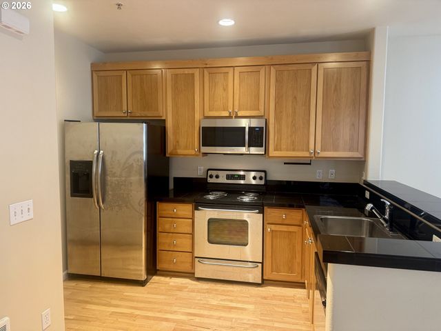 1010 Sw 170TH Ave 101, Beaverton, OR 97003