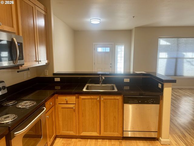 1010 Sw 170TH Ave 101, Beaverton, OR 97003