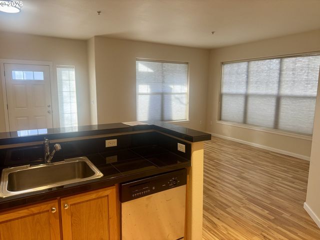 1010 Sw 170TH Ave 101, Beaverton, OR 97003